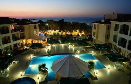 Paradise Bay Hotel بوموري المظهر الخارجي الصورة