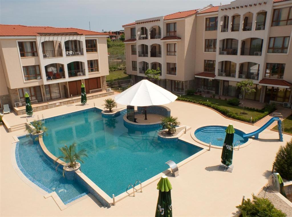 Paradise Bay Hotel بوموري المظهر الخارجي الصورة